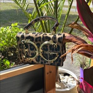 Vintage-Style Leopard Print Handbag